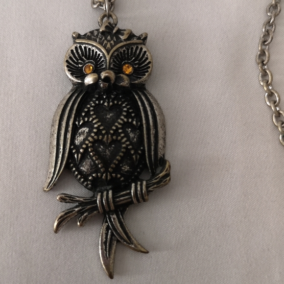 Silver-tone Owl Necklace w/ Amber Glass Eyes & Heart Details. Chain 13" Owl 2.5" - Picture 2 of 5